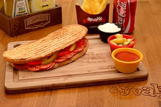 Kaşar Sucuklu Ayvalık Tostu